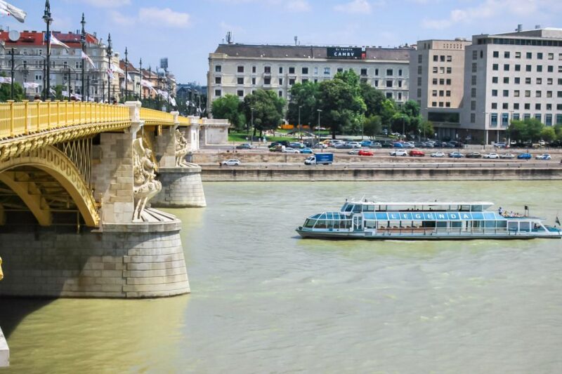 Budapest: Daytime Sightseeing Boat Cruise - Multilingual Audio Guide