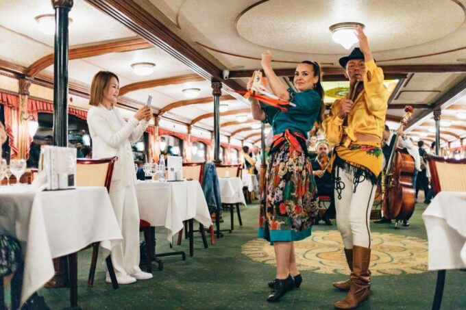 Budapest: Dinner Cruise With Live Music and Folk Dance Show - Meeting the Cultural Performers