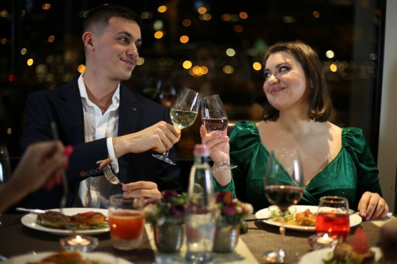 Budapest: Dinner Cruise With Operetta and Folk Show - Inclusions and Amenities