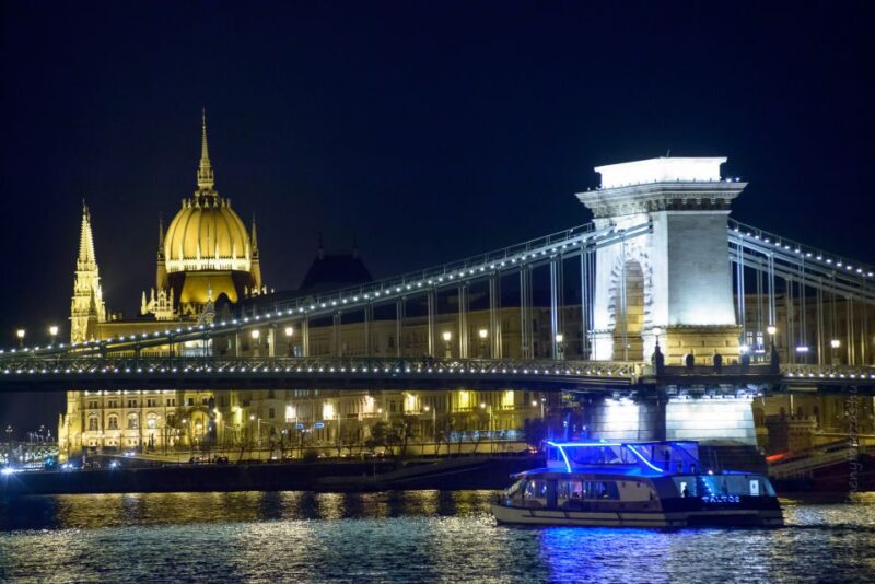 Budapest: Dinner Cruise With Operetta and Folk Show - Customer Reviews and Feedback