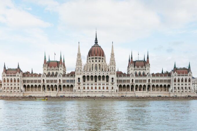 Budapest: Downtown Budapest Cocktail Cruise - Cruise Details