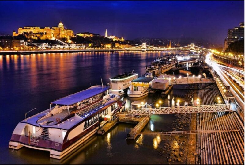 Budapest: Downtown Budapest Unlimited Booze Cruise - Key Points
