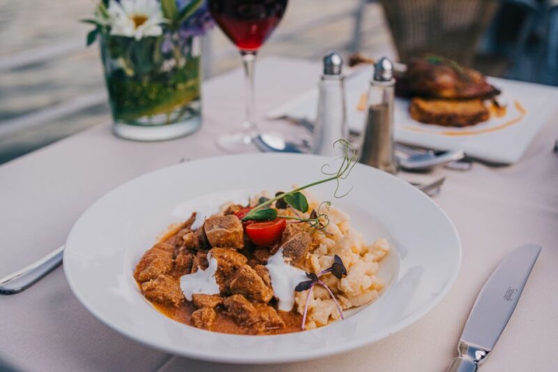 Budapest: Evening Cruise and Dinner With Welcome Drink - Key Points