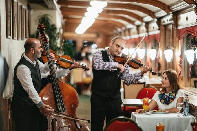 Budapest: Evening Cruise Including Drinks and Live Music - Flexible Travel Planning Options
