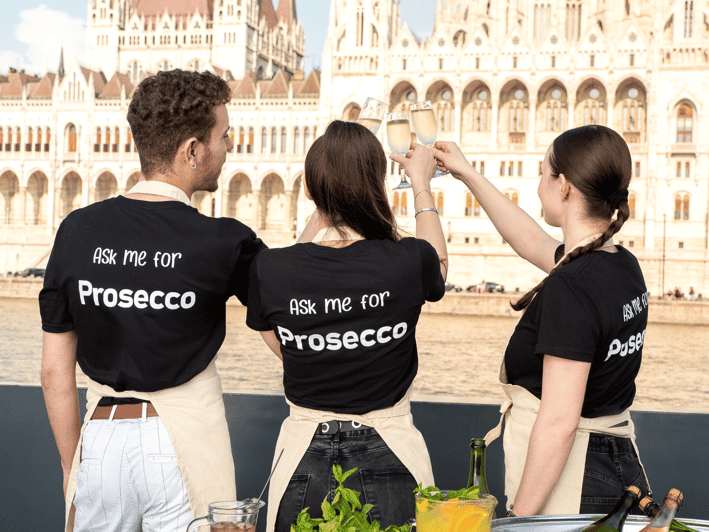 Budapest: Evening Sightseeing Cruise With Unlimited Prosecco - Reaching the Meeting Point
