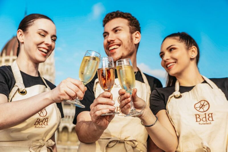 Budapest: Evening Sightseeing Cruise With Unlimited Prosecco - Onboard Beverage Options