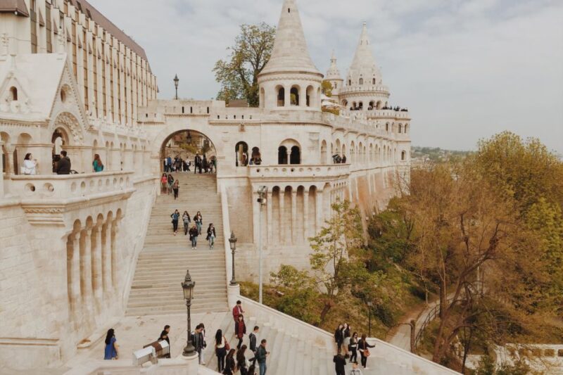Budapest: First Discovery Walk and Reading Walking Tour - Highlights of the Tour
