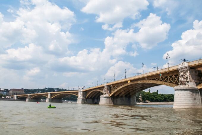 Budapest: Floating Bus Tour by Land and Water - Combination of Sights