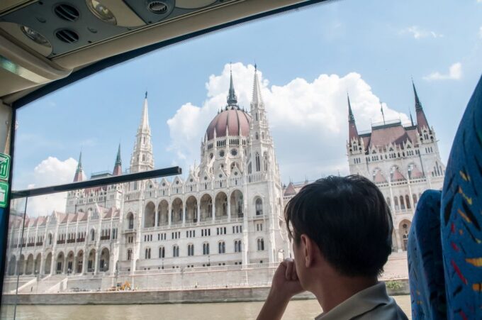 Budapest: Floating Bus Tour by Land and Water - Staff and Service