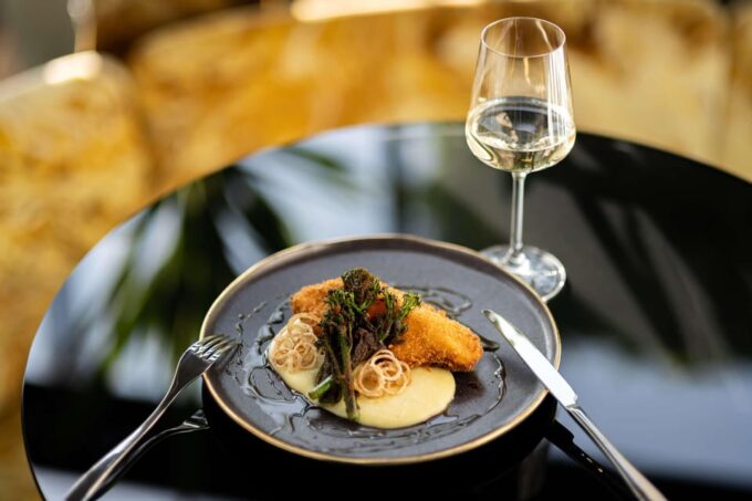 Budapest: Glamour of the Old Town With Dinner and Live Music - Customer Feedback and Ratings