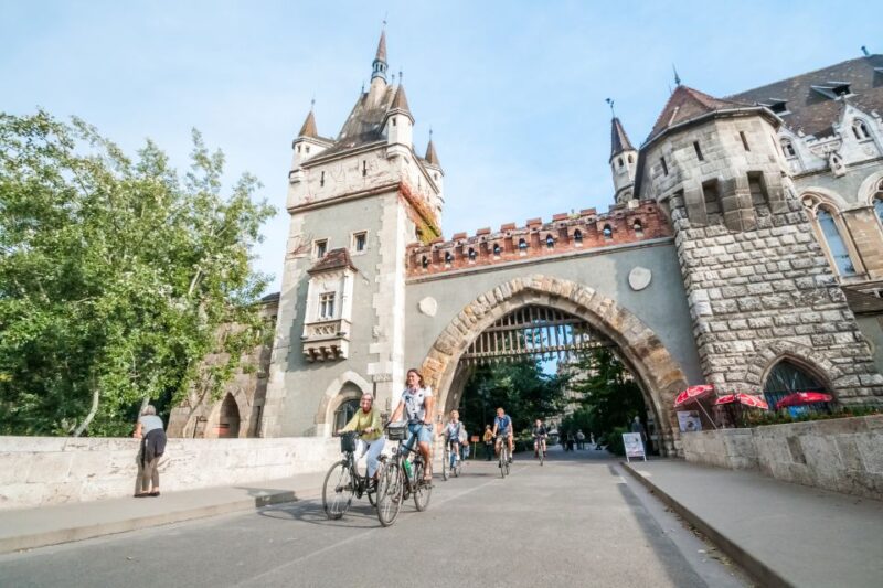 Budapest: Guided City Discovery Bike Tour - Customer Feedback