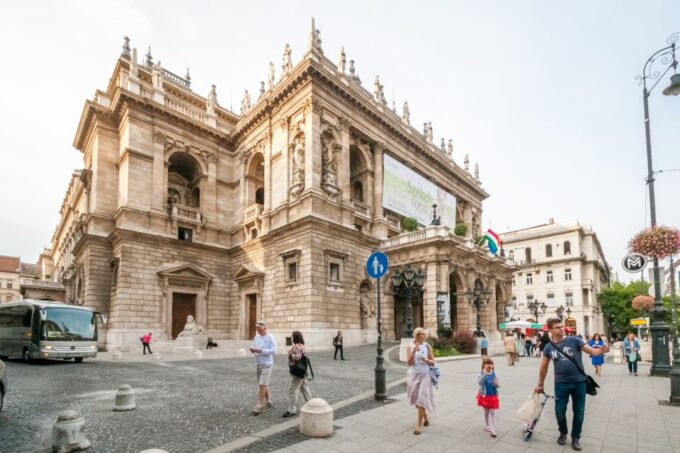 Budapest: Guided City Discovery Bike Tour - Frequently Asked Questions