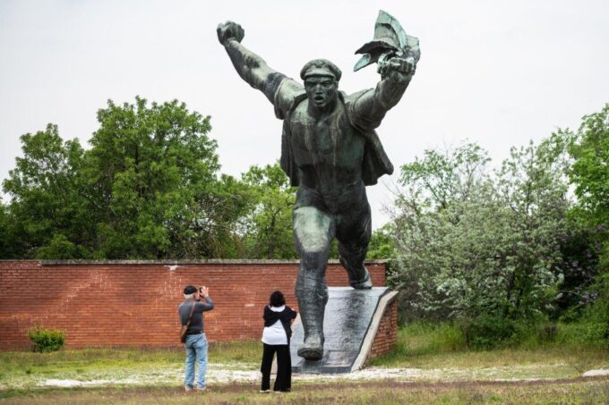 Budapest Half-Day Tour: Life Behind the Iron Curtain - Optional Childrens Railway Experience