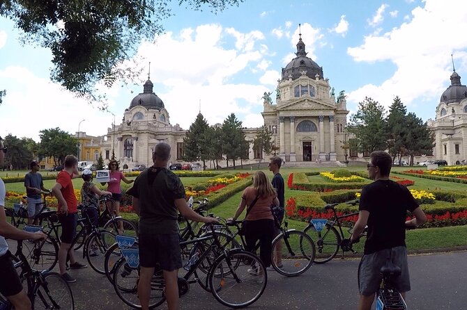Budapest Highlights Bike Tour With Photo Breaks - Meeting and End Points