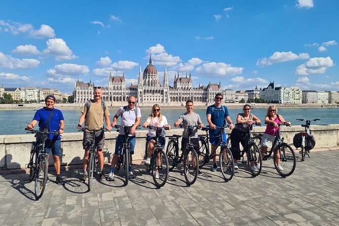Budapest Highlights Bike Tour With Photo Breaks - Tour Duration and Group Size