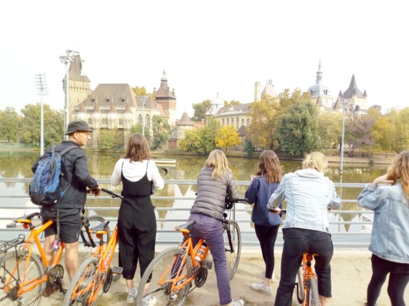 Budapest: Historic Downtown Bicycle Ride With Scenic Views - Itinerary Highlights