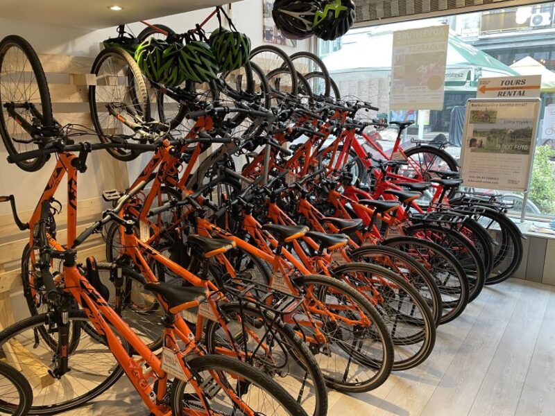 Budapest: Historic Downtown Bicycle Ride With Scenic Views - Bike Ride Experience