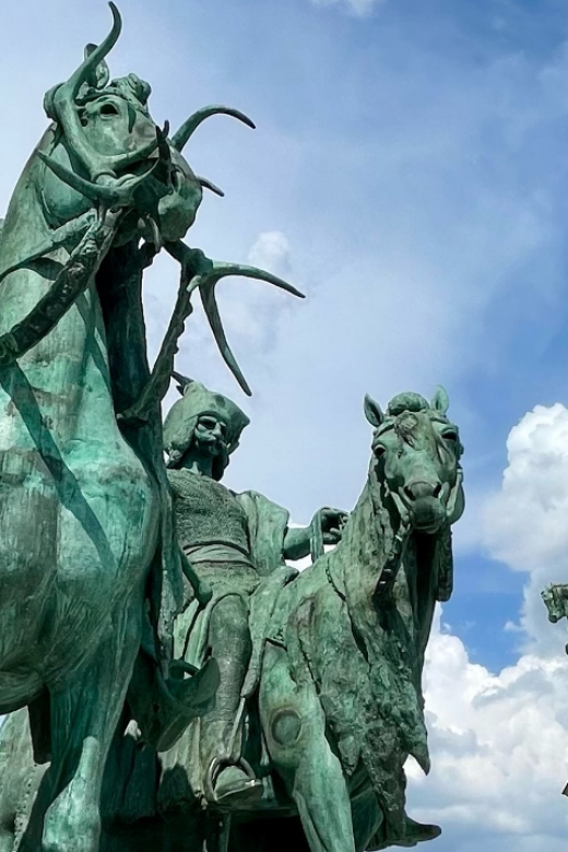 Budapest: Historical Heroes & Hot Spa Self-Guided Audio Tour - Key Points