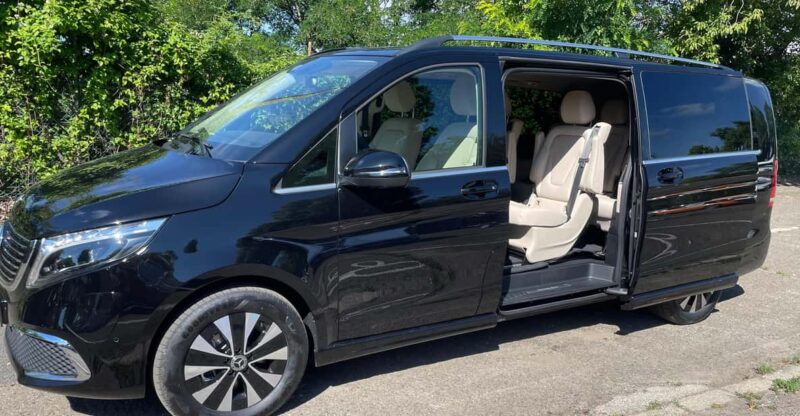 Budapest: Hotel to Airport Private Transfer by Electric Car - Pickup and Driver Information