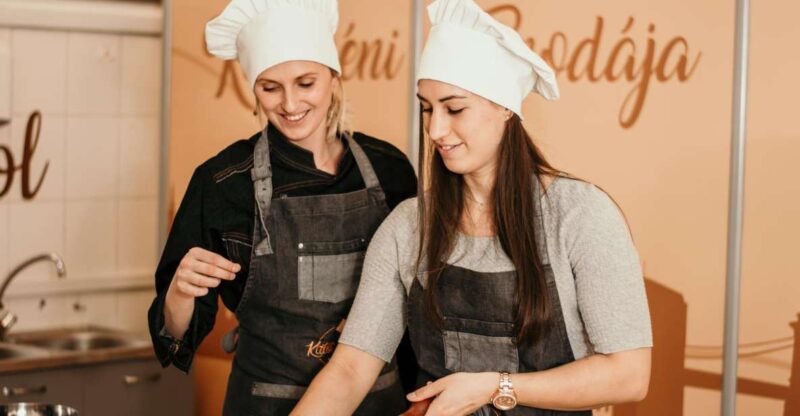 Budapest: Hungarian Chimney Cake Workshop - Location and Accessibility