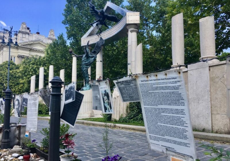 Budapest: Jewish Heritage Private Walking Tour - Experience Highlights