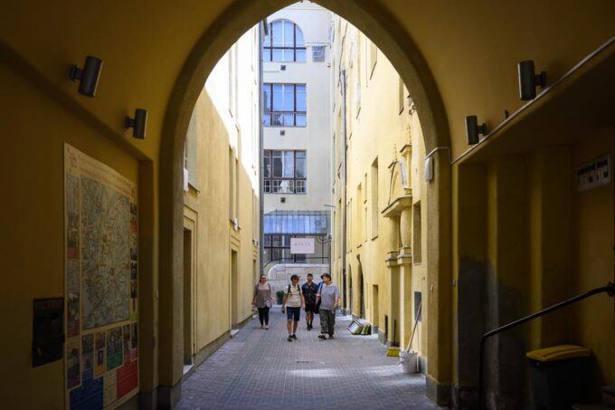 Budapest: Jewish History With Local Guide & Synagogue Ticket - Booking Details