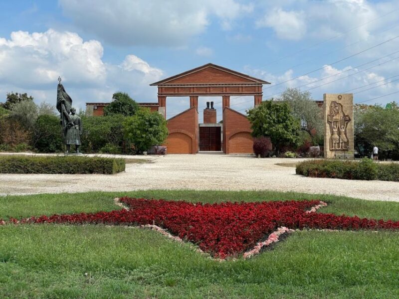 Budapest: Memento Park and Icons of Communism Guided Tour - Itinerary and Experience