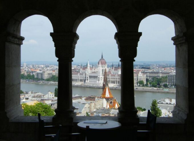 Budapest: Multilingual Highlights Tour - Monuments of Oppression