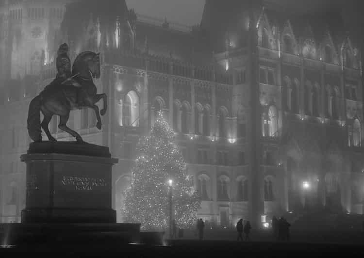 Budapest Nightfall Photo Tour: Hidden Places & Restaurants - Itinerary Details