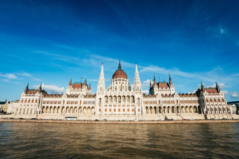 Budapest: Nighttime or Daytime Sightseeing Cruise - Meeting Point and Requirements