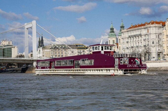 Budapest: Nighttime or Daytime Sightseeing Cruise - Frequently Asked Questions