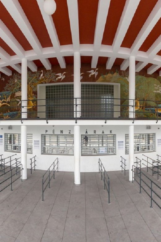 Budapest: Palatinus Spa & Pools Full-Day Admission - Facilities and Features