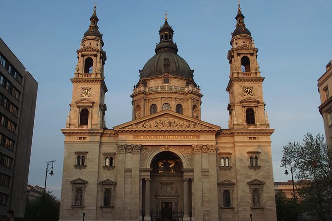 Budapest Pest Side Tour: Days of Glory - Honoring Heroes at the Square