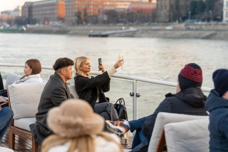 Budapest: Premium Daytime Cruise With Tokaj Frizzante - Audio Guide Options