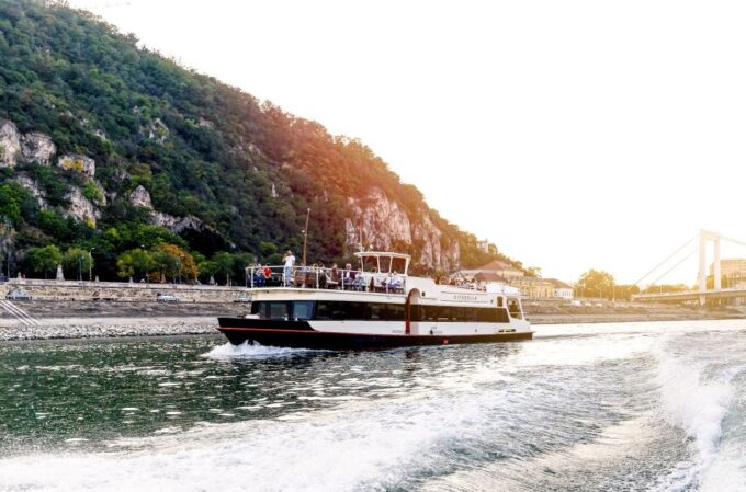 Budapest: Premium Daytime Cruise With Tokaj Frizzante - Reservation and Cancellation