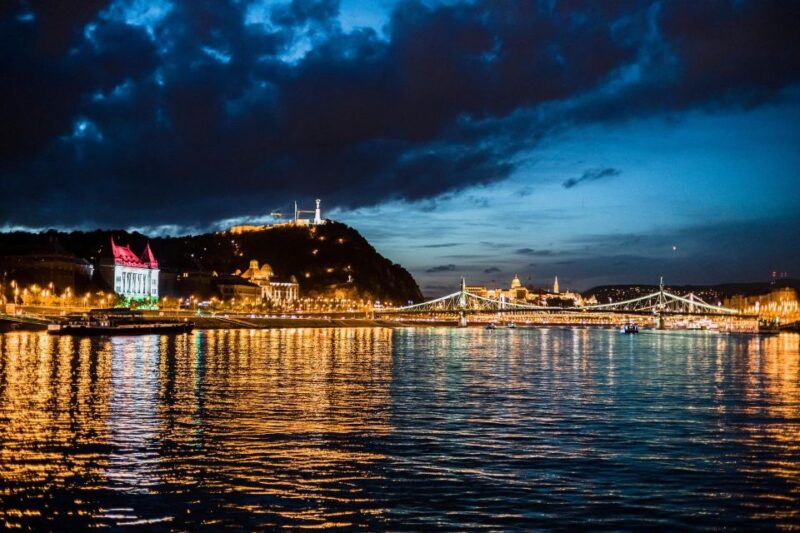 Budapest: Premium Evening Cruise With Tokaj Frizzante - Itinerary and Main Sites