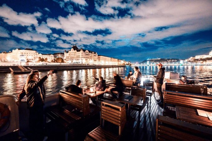 Budapest: Premium Evening Cruise With Tokaj Frizzante - Booking and Payment Options