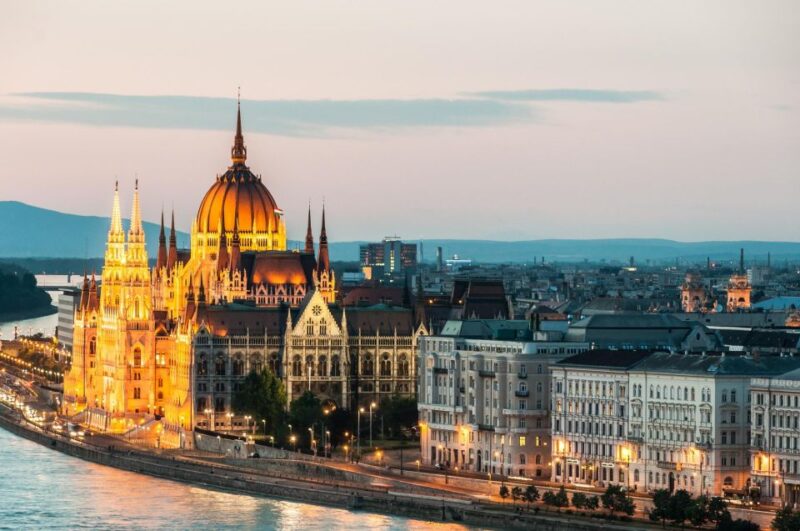 Budapest: Private Architecture Tour With a Local Expert - Key Points