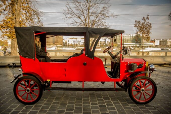 Budapest: Private City Tour by Vintage Royal Car - Tour Itinerary