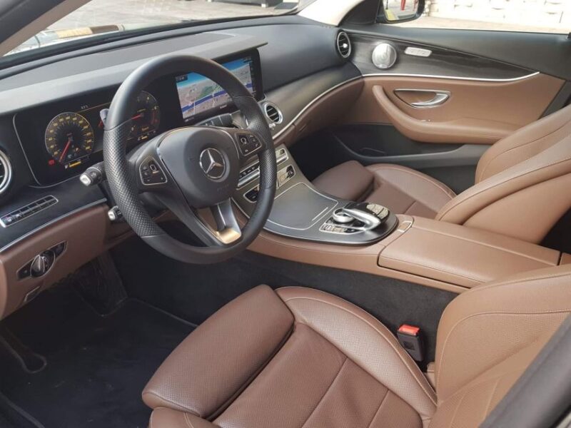 Budapest: Private E-Class Mercedes Airport Transfer - Budapest Airport Arrival