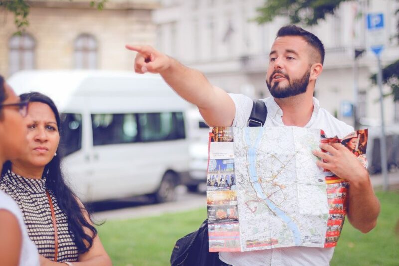 Budapest Private Guided 3-Hour City Tour by Bus - Key Points