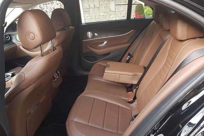 Budapest Private Round Trip Airport Transfer in a Luxury Car - Pickup and Drop-off