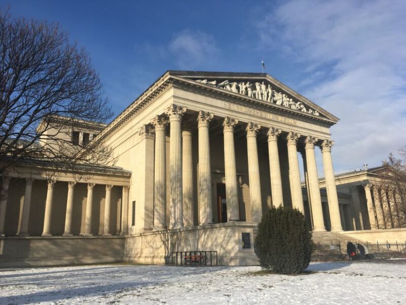 Budapest: Private Sightseeing Walking Tour With Local Guide - Itinerary Highlights