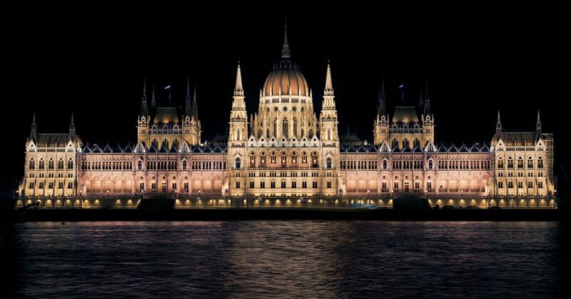 Budapest Private Walking Tour 2.5 Hours - Tour Highlights
