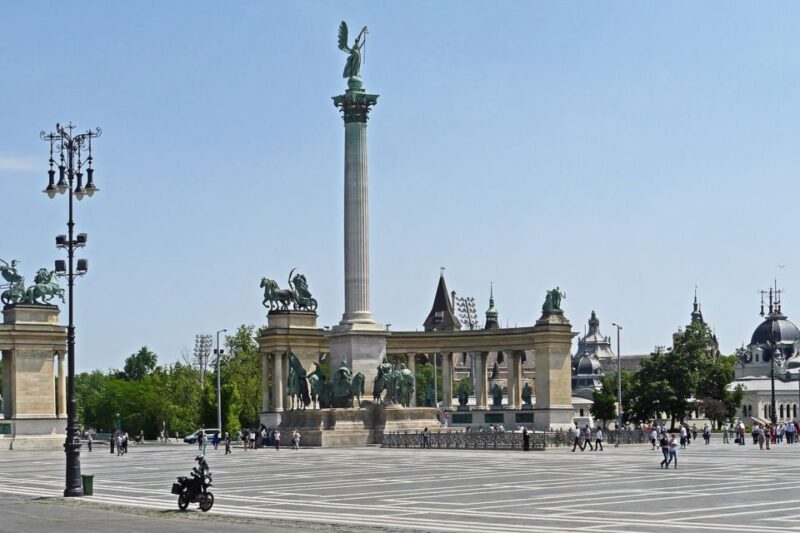 Budapest: Private Walking Tour in the Pest Side - Tour Duration and Pricing