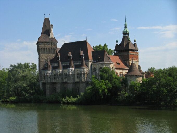 Budapest: Private Walking Tour of City With Spanish Guide - Frequently Asked Questions