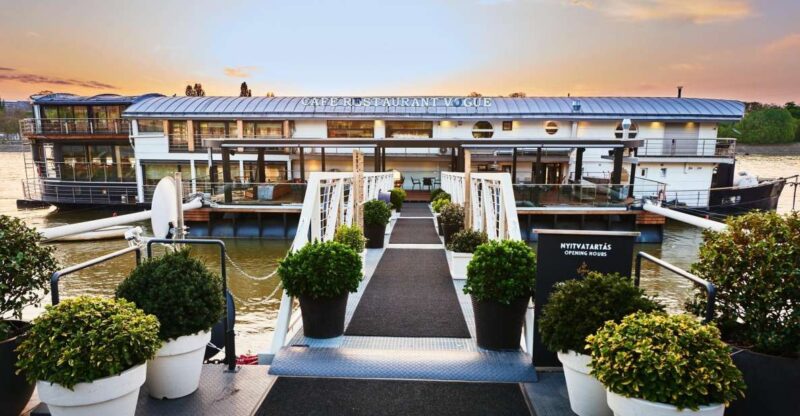Budapest: Romantic Dinner on the Danube at a Boat Restaurant - Culinary Offerings