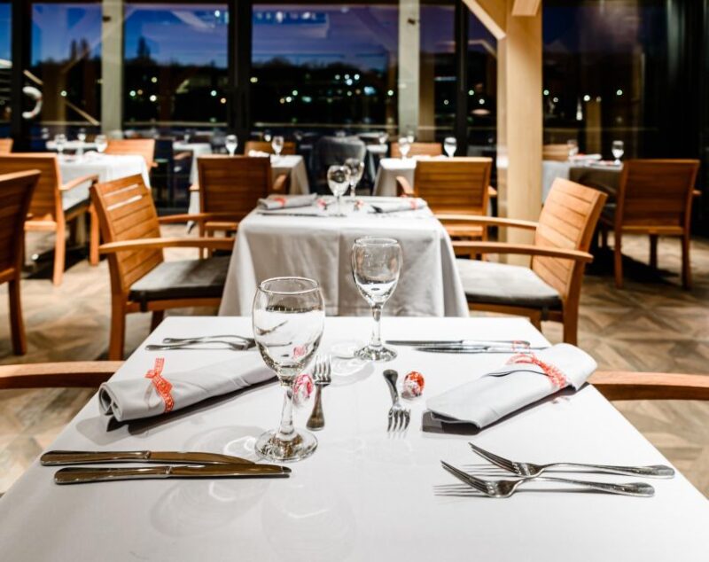 Budapest: Romantic Dinner on the Danube at a Boat Restaurant - Customer Feedback
