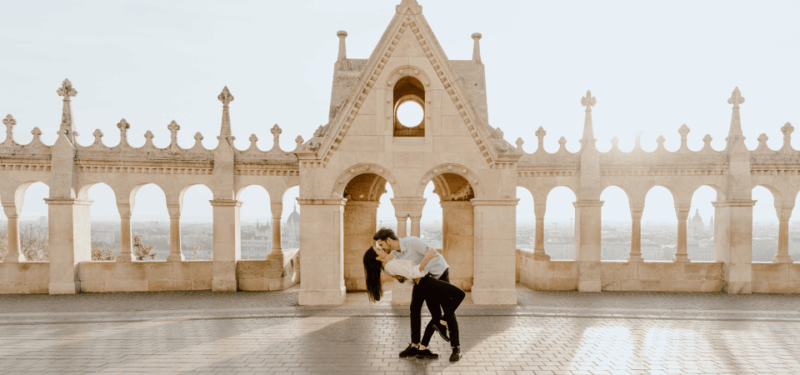 Budapest: Romantic Photoshoot at Budas Iconic Sightseeings - Key Points