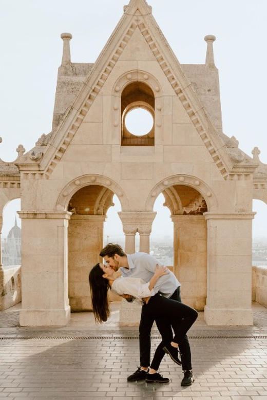 Budapest: Romantic Photoshoot at Budas Iconic Sightseeings - Photoshoot Details